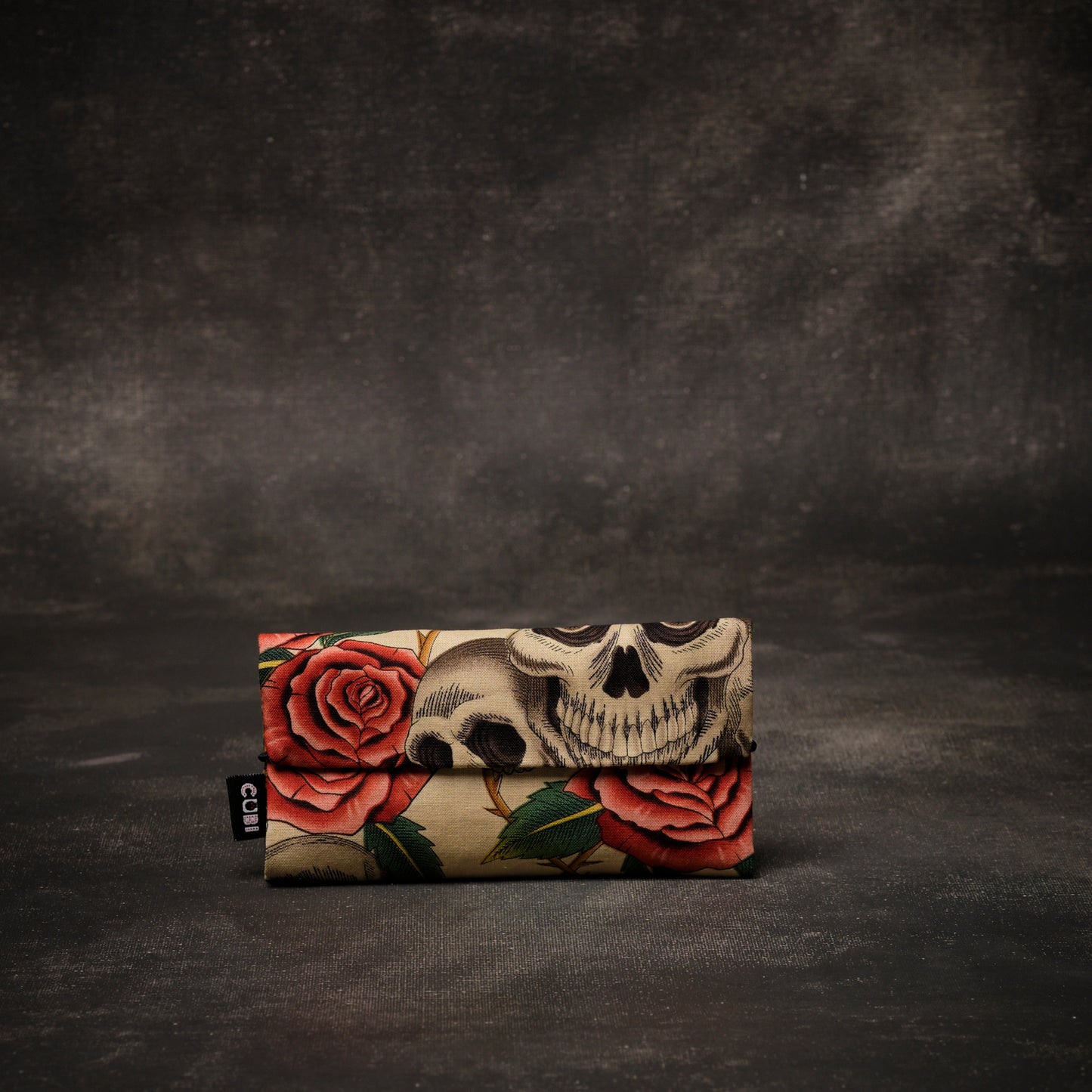 Tabaquera Skulls and Roses Cream