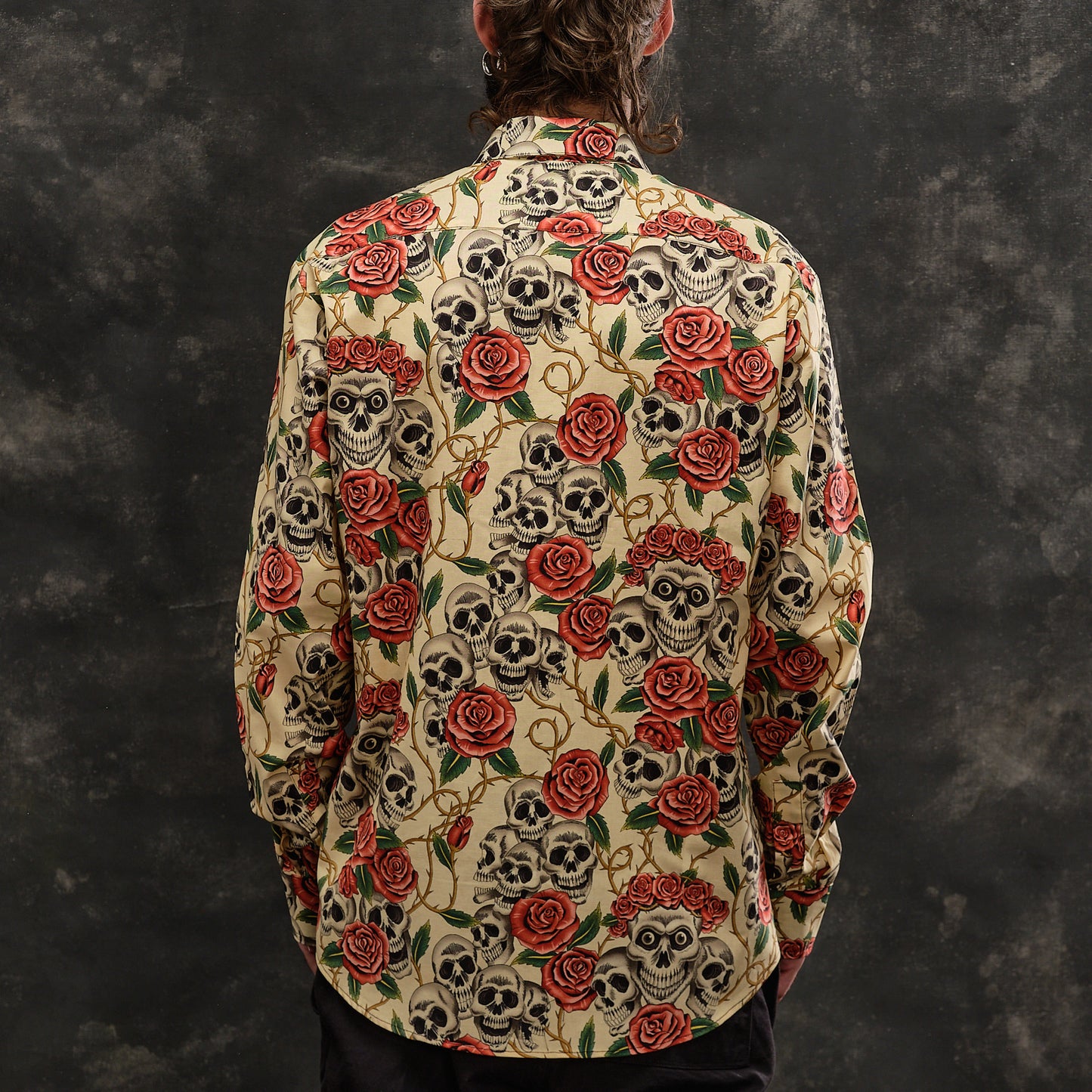 Camisa Skulls and Roses Cream