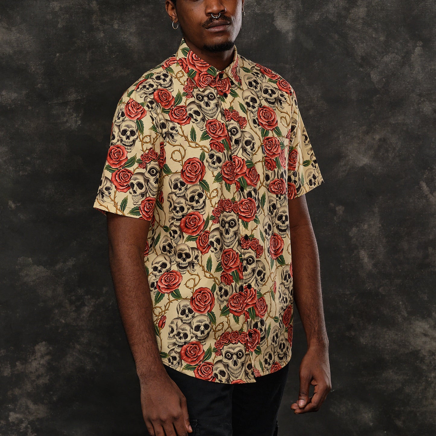 Camisa Skulls and Roses Cream