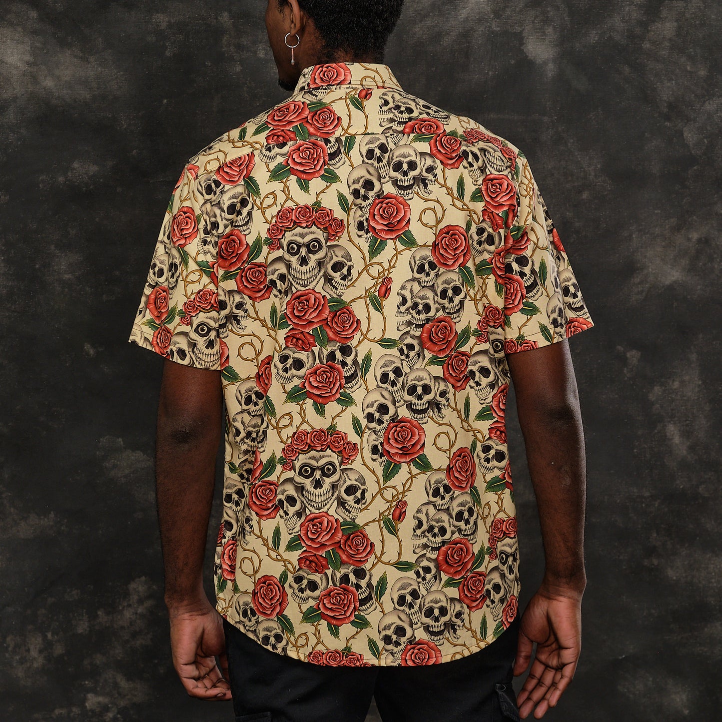 Camisa Skulls and Roses Cream