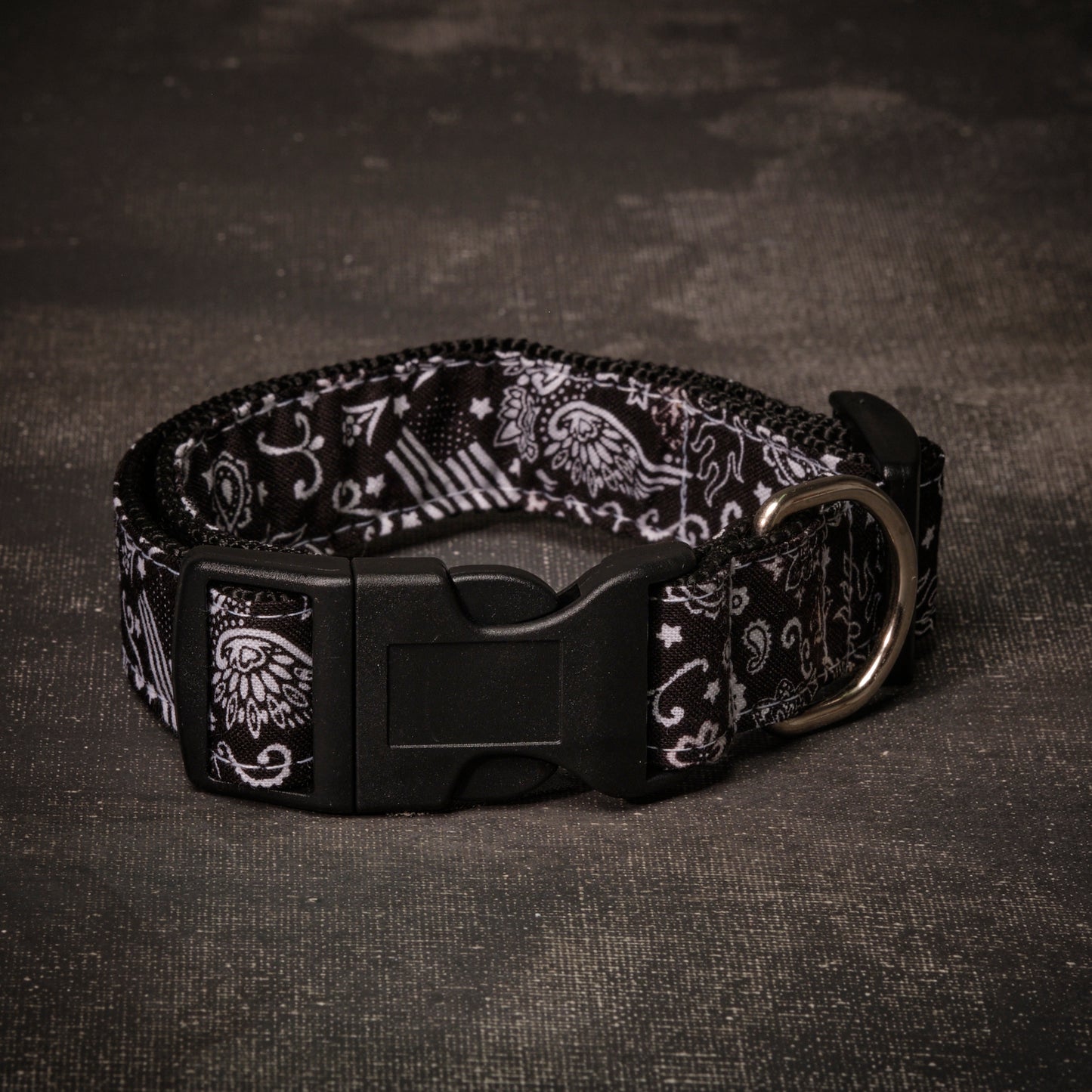 Collar Mediano Bandana Negra