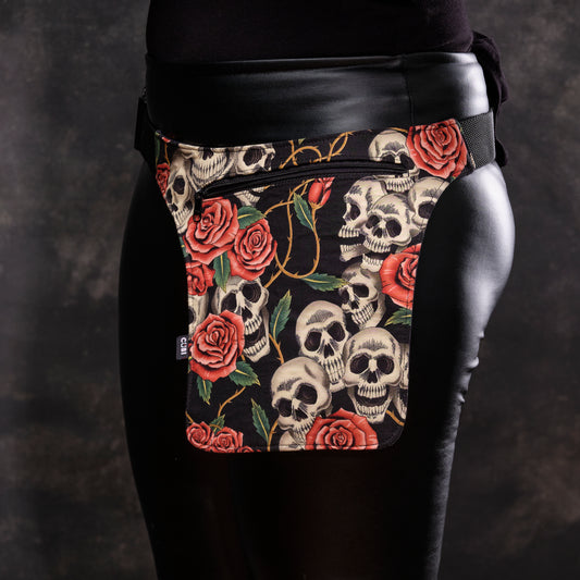 Riñonera skulls and roses rose